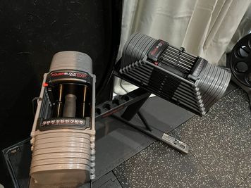 ダンベルは41㎏まで1～2㎏ずつ調整できるパワーブロックです。 -  MIYAZAKI GYM五反田2号店 MIYAZAKI GYM五反田2号店の設備の写真