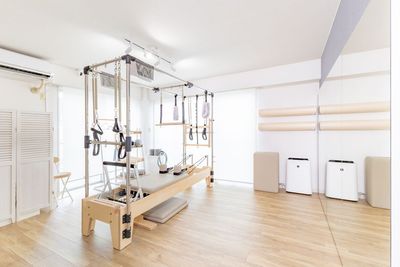 二面彩光で明るいお部屋です。 - ⁂マシンピラティス体験レッスン専用⁂ダイエットや姿勢改善に最適☆ ⁂マシンピラティス体験レッスン専用⁂学芸大学徒歩３分☆の室内の写真
