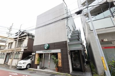 オシャレな外観の建物です。近隣にはオシャレで美味しい飲食店が複数あります。 - ⁂マシンピラティス体験レッスン専用⁂ダイエットや姿勢改善に最適☆ ⁂マシンピラティス体験レッスン専用⁂学芸大学徒歩３分☆の外観の写真