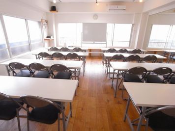 机・椅子をご使用になる場合は事前にご連絡お願い致します。 - KOBE RENT SPACE Bスタジオ（4F）多目的スペースの設備の写真