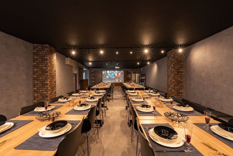 席数84、立食100名のイベントスペース・貸会議室【SS01】 - LAMP 新橋汐留店