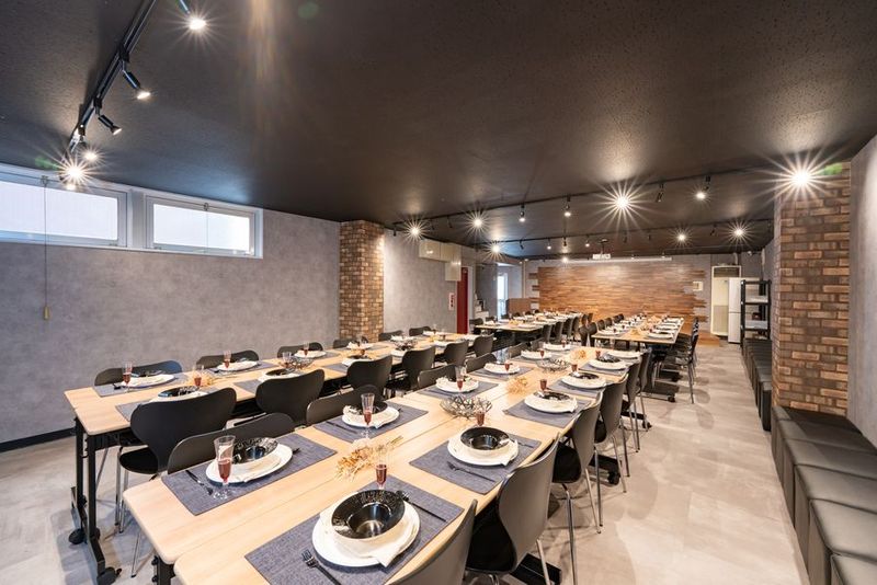 席数84、立食100名のイベントスペース・貸会議室【SS01】 - LAMP 新橋汐留店