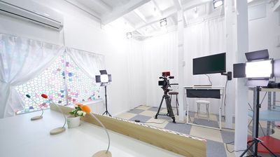 写真撮影・動画収録/配信ができる撮影エリア（※カメラは付属しません） - レンタルスペース「エマ・ピクチャーズ スタジオ 02」 エマ・ピクチャーズ スタジオ（全設備使い放題プラン）の設備の写真
