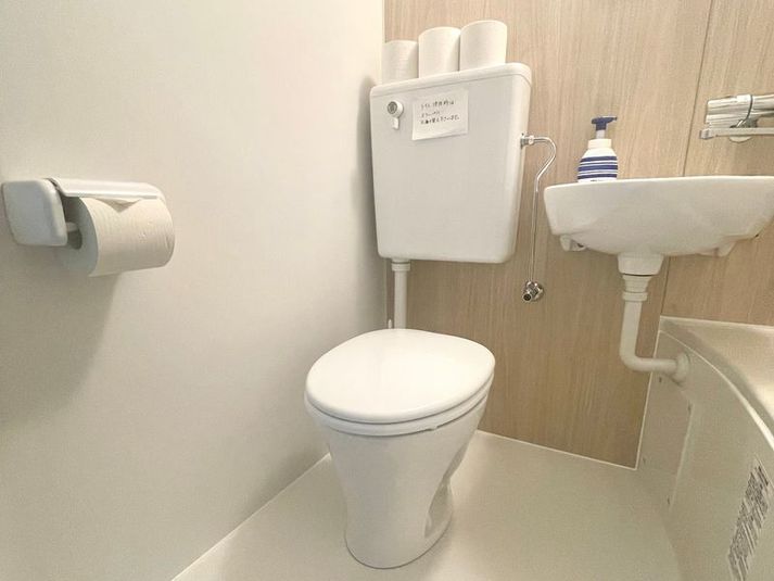 WiFi備品全無料貸出の多目的室・ルーム617 - 新大阪駅の東口10秒のレンタルスペース/会議室【SS新大阪】