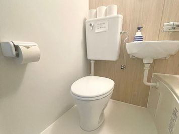 ✨トイレ改装しました✨ - 新大阪駅の東口10秒のレンタルスペース/会議室【SS新大阪】 WiFi備品全無料貸出の多目的室・ルーム617の設備の写真