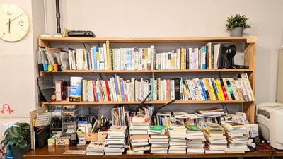 本棚その2。
最近購入した本はこちらへ置いています。 - タネマキ TANEMAKI コワーキングスペース / 自習室の設備の写真
