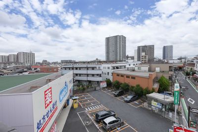屋上からの景色、隣がウエルシア薬局さんなので買い物にも便利！谷塚駅が見えます。 - レンタルスペース　『時の間』 駅徒歩2分！屋内スペースと屋外スペースのあるレンタルスペースのその他の写真