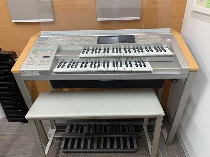 グランドピアノとエレクトーンの練習室Room４ - ミュージックアベニュー高松