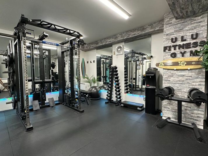 マシンが豊富なジムでトレーニングを - ULU FITNESS GYM