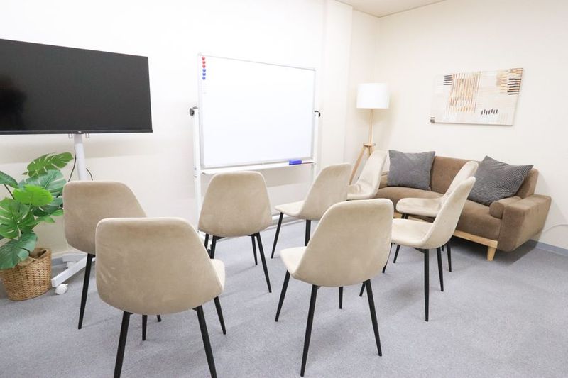 【なんば駅徒歩60秒】最大14名 《COCO会議室難波駅前店》 - 〈COCO会議室★なんば駅前店〉