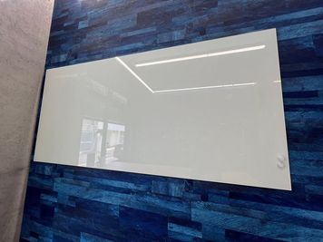 ホワイトボード付き - THELOBBY六番町 【THELOBBY六番町】RoomBLUEの室内の写真