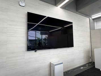 特大モニター付き
HDMIケーブルも貸し出し可能 - THELOBBY六番町 【THELOBBY六番町】Conferenceの室内の写真