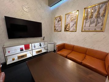 テレビモニター付き
HDMIケーブルも貸し出し可能 - THELOBBY六番町 【THELOBBY六番町】RoomWHITEの室内の写真