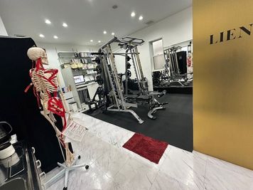 渡辺通駅付近にあるプライベートトレーニング空間です✨ - Relax one 清川 Relax one 清川｜トレーニングルーム✨の室内の写真