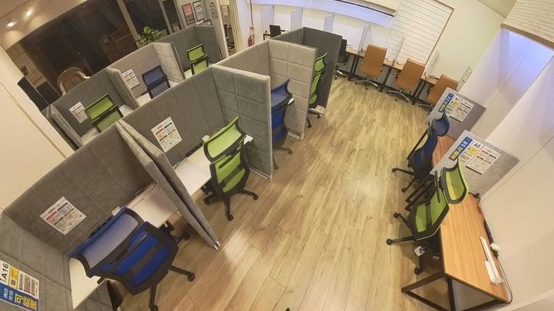 1人用席（通話・会話OK） - 【閉店11/24】コインスペースモザイクモール港北店