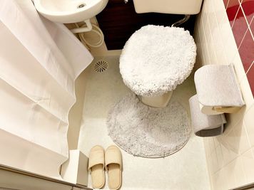 トイレ - 北堀江レンタルサロンMe 電動ベッド有・施術用備品が充実の完全個室レンタルサロンの室内の写真