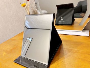 卓上鏡 - 北堀江レンタルサロンMe 電動ベッド有・施術用備品が充実の完全個室レンタルサロンの設備の写真