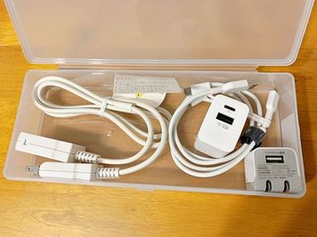 充電ケーブル、延長コード - 北堀江レンタルサロンMe 電動ベッド有・施術用備品が充実の完全個室レンタルサロンの設備の写真