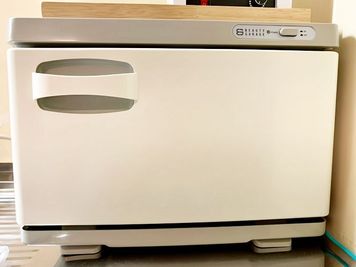 タオルウォーマー - 北堀江レンタルサロンMe 電動ベッド有・施術用備品が充実の完全個室レンタルサロンの設備の写真