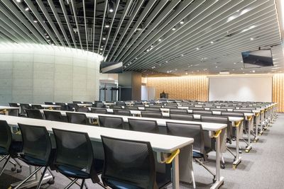 東京駅近、東京駅直結三菱ビル1階の好立地！会議・展示会・イベント ・シンポジウム・懇親会・研修・PR発表 などに最適な空間です。 - コンファレンススクエア エムプラス