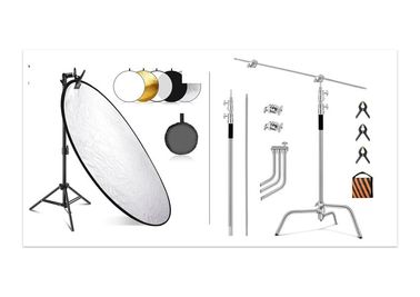 ・レフ板　直径80cm 交換可能 (シルバー/ゴールド/ホワイト/ブラック/半透明)
・センチュリースタンド  - 撮影スタジオ　Sabrina.J 【神保町4分】撮影スタジオ　Sabrina.Jの室内の写真