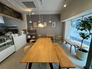 ブリッジレンタルオフィス カフェレンタルスペースの室内の写真