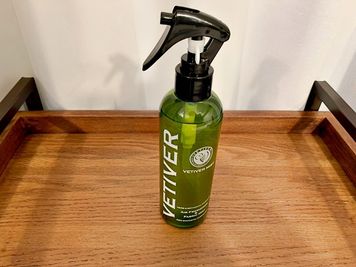 除菌消臭スプレー - 北堀江レンタルサロンMe 電動ベッド有・施術用備品が充実の完全個室レンタルサロンの設備の写真