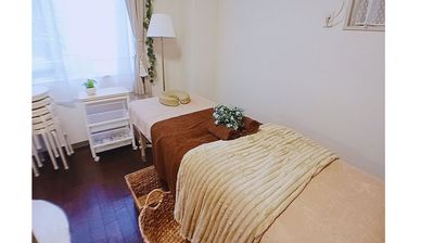 ブランケット1枚は無料、その他タオル類はレンタル可能です - レンタルサロン スペース✦コフレ新宿御苑サロンティア（完全個室） 商業利用も可能丸一日から‧✦‧新宿御苑サロンティア‧✦‧の室内の写真