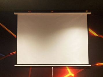 100インチスクリーン - 道楽塾スペース 【道楽塾スペース】の設備の写真