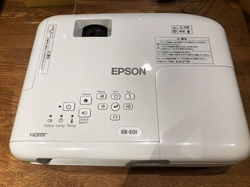 プロジェクターの貸出を行っております
EPSON EB-E01 - 道楽塾スペース 【道楽塾スペース】の室内の写真