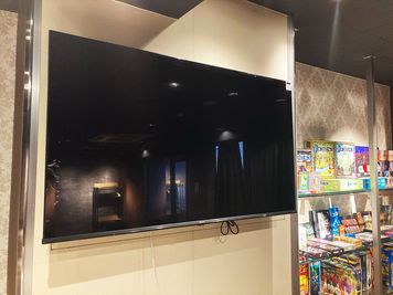 テレビモニターがございます。
地上波の視聴はできませんが、インターネットストリーミングサービスの接続が可能です。 - 道楽塾スペース 【道楽塾スペース】の設備の写真