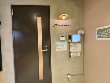 【共用扉の横にセキュリティパネルがございます】 - 【閉店】TIME SHARING MID POINT 大森 【閉店】5-44の入口の写真