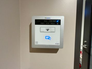 【セキュリティパネルにカードをかざすと共用扉のロックが開錠されます。】 - 【閉店】TIME SHARING MID POINT 大森 【閉店】5-44のその他の写真