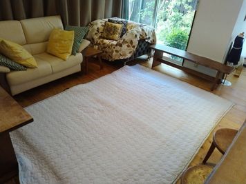 3畳のラグとマルチカバーを用意してます✨ - SP408 SHARESPE SP408【シェアスペ出雲house】の室内の写真