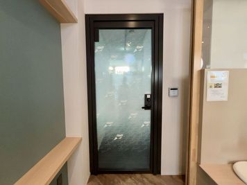 【2つ目の扉も同様に開錠いただきお進みください。この先にお部屋がございます。】 - TIME SHARING MID POINT 川崎 【閉店】9-01のその他の写真