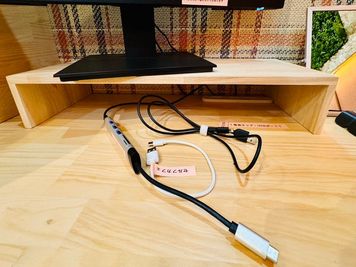 HDMIケーブル、マルチポートUSB-C & HDMI, USB-C, USB-A、USB-A & Lightning、USB-A & USB-C - セルフカフェ桜山店 桜山駅5分！快適ブースで集中力UP！勉強・リモートワークの室内の写真
