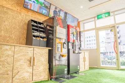 セルフカフェ桜山店の店内：コーヒー、アイスティー、いちごオレ、抹茶オレ、ココアが提供されています。 - セルフカフェ桜山店 桜山駅5分！快適ブースで集中力UP！勉強・リモートワークの入口の写真