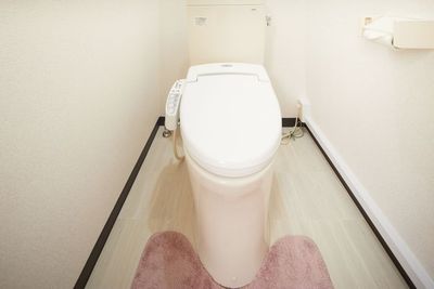 ウォシュレット付きトイレ - Moffroom🧸«池袋店»🧸 MAX40名‼️巨大スクリーン大人数パーティー«池袋西口»の設備の写真