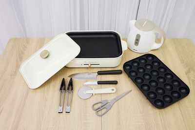 BRUNOのホットプレートもあるのでたこ焼きパーティーもできる - Moffroom🧸«池袋店»🧸 MAX40名‼️巨大スクリーン大人数パーティー«池袋西口»の設備の写真
