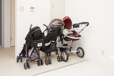 室内ベビーカー置き場もあるので小さい赤ちゃんのいるママも安心 - Moffroom🧸«池袋店»🧸 MAX40名‼️巨大スクリーン大人数パーティー«池袋西口»の入口の写真