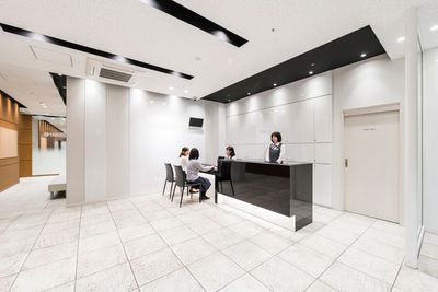 琴似センターにご来場いただきますとすぐに受付がございますのでお声がけください。 - 琴似センター グランドピアノ部屋　S2の入口の写真