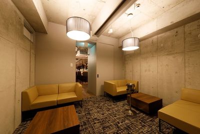 個室　8人掛けのソファー - 恵比寿駅から徒歩5分のミュージックバー 恵比寿から徒歩5分のバーの室内の写真