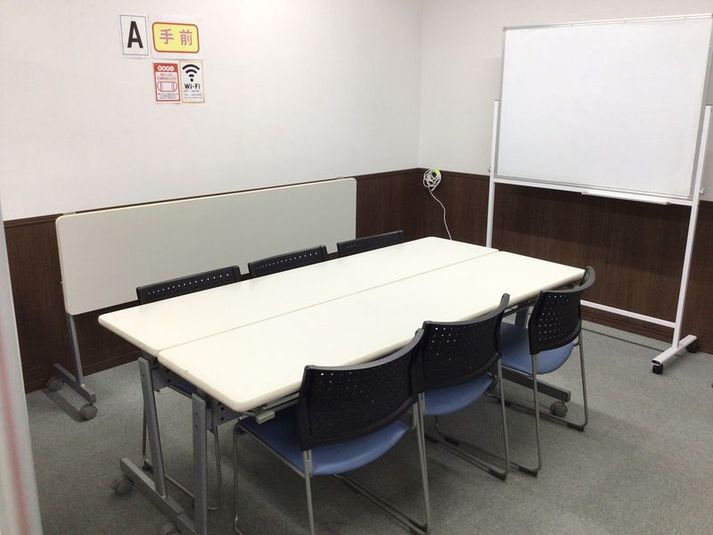 【6名まで着席可】シェアオフィス内の貸し会議スペース - katanaオフィス渋谷