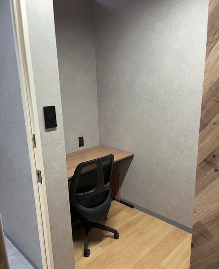 【S-7】2名個室（天井空きあり）※予約時間前は入室不可  - いいオフィス南越谷
