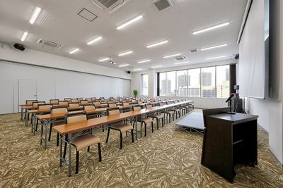 136㎡の空間をワンフロア貸切。研修やレクチャーをより効果的に。 - 白馬のレンタルスペース　プラスペース所沢