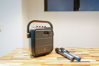 ★JYX ワイヤレスマイク スピーカーセット（拡声器）
 Bluetooth 5.0対応 低音強化機能搭載 （充電式）
スマホ接続で音楽も流せます - GOZAR新宿御苑 GOZAR新宿御苑｜1〜20名様　丸ノ内線新宿御苑前駅徒歩4分の設備の写真