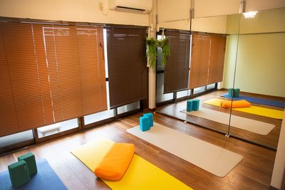 お部屋です（ヨガ・フィットネスでのご利用イメージ）。 - あくびのすき間　天神橋筋六丁目店 【あくびのすき間】天神橋筋六丁目店の室内の写真