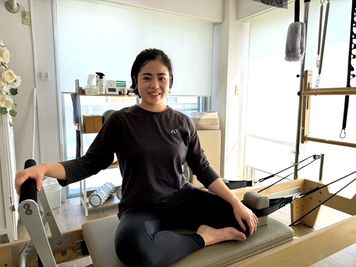 身体が固い方や運動が苦手な方でも歓迎です。マシンを使うことで、少ない負荷で体幹強化や姿勢改善につながります。 - ⁂マシンピラティス体験レッスン専用⁂ダイエットや姿勢改善に最適☆ ⁂マシンピラティス体験レッスン専用⁂学芸大学徒歩３分☆の室内の写真
