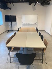 テーブルも複数ございますので、お問合せください。 - ZOU CREATIVE KITCHEN ●多目的スペース【撮影・生配信時】ロケ地利用etc…※5時間～の室内の写真