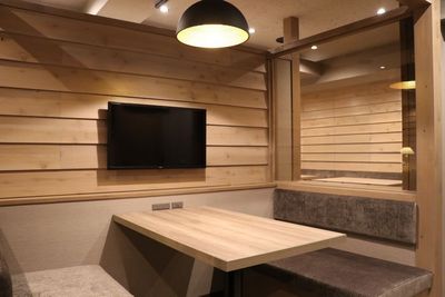 【4名BOX席】池袋駅徒歩1分🌸フリードリンク🍹モニター/Wi-Fi/充電器/テレワークやWeb会議に最適 - BasisPoint 池袋店